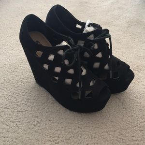 Soda Black Cutout Wedges